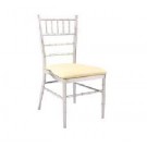 כיסא "מיילי" מברזל מחוזק לבן ומושב עור